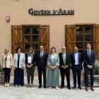 Rull i membres de la Mesa ahir en una visita a Vielha. - ACN