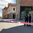 Els Mossos d'Esquadra treballen a la casa on ha tingut lloc el tiroteig