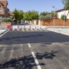 Reasfalten el nou tram del carrer del Roure a causa del mal estat - JORDI ECHEVARRIA