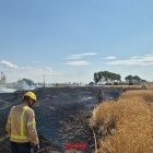 Imatge de l’incendi que hi va haver diumenge a la localitat i que va calcinar unes dos hectàrees. - BOMBERS