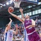 Cameron Krutwig tornarà a vestir de bordeus les dos pròximes temporades.