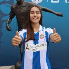 La lleidatana Ona Baradad posa amb la samarreta del seu nou equip, l’Espanyol. - RCD ESPANYOL