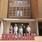 Representants de l’ajuntament, els GReCS i l’IRBLleida que van firmar el conveni. - AJUNTAMENT D’AITONA