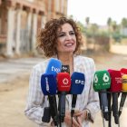 María Jesús Montero a les obres del solar de l’antiga caserna d’Artilleria ‘Daoiz i Velarde’ a Sevilla. - MARÍA JOSÉ LÓPEZ / EUROPA PRESS