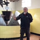 Eduard de Cal Trencapinyes és el mestre del trull.