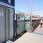 L’ascensor de la passarel·la, fora de servei. - MAGDALENA ALTISENT