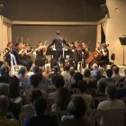 L’Orquestra Julià Carbonell, dirigida per Xavier Pagès-Corella, ahir al castell de Concabella. - LAIA PEDRÓS