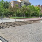 La zona en la qual han retirat paviment en mal estat. - ÀLEX SAMPER