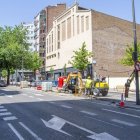 Operaris treballant ahir en la renovació de fanals a Prat de la Riba. - ÀLEX SAMPER