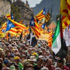 Banderes entre els assistents a la mobilització de Barcelona convocada per les entitats independentistes per la Diada.
