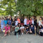 Participants en el camp de treball, usuaris del parc caní i voluntaris, ahir en una visita oberta. - A.M.
