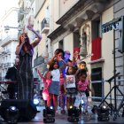 <b>Lleida. </b>L’associació de comerciants del carrer Carme, a l’Eix Comercial, va organitzar diferents activitats en la seua festa major. El concert del grup Metrópolis, que versiona la popular banda ABBA, va fer que es divertissin i ballessin assistents de totes les edats. - AMADO FORROLLA