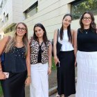 “La nostra il·lusió és ser mestres”■ Abril Pascual, Maria Palomera, Clara Jover i Carla Valls afirmen que es van enfrontar ahir a les PAP “més preparades” a l’haver anat a repàs. Esperen superar-les i obtenir plaça perquè, asseguren, “la nostra il·lusió és ser mestres”. - S.E.