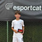 Miquel López, amb el trofeu de campió provincial.
