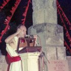 Miquel Parramon, impulsor de la Bakanal, el 1995 i el 2005 amb el seu capgròs d’homenatge. Aquest any la figura de Bacus inspirada en Jaume Ribalta compleix 15 anys. - X.SANTESMASSES / C.MARSIÑACH