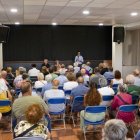 Un centenar d’afectats van assistir ahir a la reunió amb els responsables de l’energètica. - GERARD HOYAS