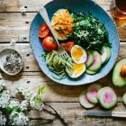 Una dieta equilibrada es esencial para prevenir el hígado graso.
