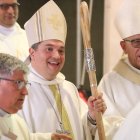 El bisbe de Lleida, Daniel Palau, un cop finalitzada la cerimònia d'ordenació a la catedral de Lleida.