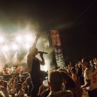 Durant l’actuació de Sidonie, divendres, el cantant va baixar de l’escenari per estar entre el públic. - GEMMA MARTZ