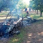 Imatge de l'aeronau calcinada on viatjaven els dos ferits.