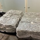 Bosses de marihuana confiscades a un dels arrestats. - GUÀRDIA CIVIL