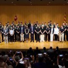 Foto de grup dels nous agents i comandaments amb les autoritats. - MARIO GASCÓN/PAERIA