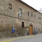 Una part de la façana del col·legi Fedac de Guissona.