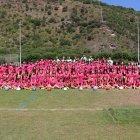A la imatge, la foto de família dels 130 joves que participen en la vintena edició del Tecni Camp dels Pirineus que se celebra a Rialp.