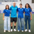 Joan Bacardit amb les capitanes Noe Fernández, Laura Fernández i Inés Faddi. - PAU PASCUAL PRAT