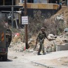 Un militar israelià camina a la zona de Ma'ajin, a Cisjordània. - EUROPA PRESS / CONTACTO / MOHAMMED NASSER