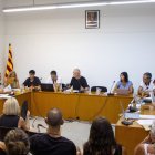 Roset, al centre, durant el ple de renúncia de Pelegrí el dimarts dia 15. - GERARD HOYAS
