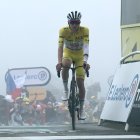 Pogacar, a l’entrar a meta al coll de la Loze. - EFE