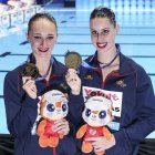 Les catalanes Lilou Lluís i Iris Tió amb la medalla d’or en duo lliure. - EFE