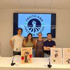 Activistes de Fruita amb Justícia Social ahir a Lleida. - M. CODINAS