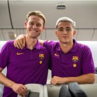 De Jong i Gavi, ahir a l’avió rumb al Japó. - FC BARCELONA