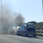 Imatge del cotxe en el moment en què va començar a cremar. - I. GILI