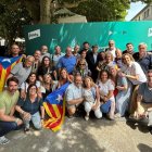 Un grup de lleidatans que va assistir a l’acte de Junts a Prats de Molló posant amb Puigdemont.