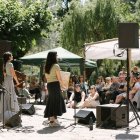 La plaça del Riu d’Escaló va ser escenari del concert del duo Alosa amb Giulietta Vidal i Irene Romo. - DANSÀNEU / RUT SOLÉ