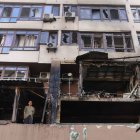 L’estat en el qual va quedar un edifici a Kíiv per un recent bombardeig. - EUROPA PRESS