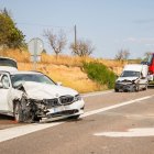 Ferit lleu al xocar amb un turisme a la C-12 a Llardecans- El conductor d’una furgoneta va resultar ferit lleu ahir a la tarda al xocar amb un turisme a la C-12, a l’altura de Llardecans, al quilòmetre 108. Els Bombers van acudir al lloc amb 5 dotacions i van excarcerar un dels ocupants de la furgoneta. El ferit va ser traslladat a l’hospital Arnau de Vilanova de Lleida. - GERARD HOYAS