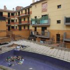 Vista del bloc del carrer Santiago Rusiñol de les Borges Blanques el mes de febrer passat. - MAGDALENA ALTISENT