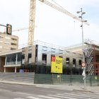 Les obres de la nova terminal de busos ja estan bastant avançades i ja es pot veure part de la façana vidrada. - MAGDALENA ALTISENT