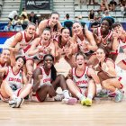 Les jugadores de la selecció celebren l’accés a semifinals. - FIBA