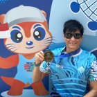 La lleidatana Cinta Vilanova, amb la medalla d’or que va conquerir ahir a Singapur.