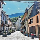 Imatge d’un des carrèrs a on se concèntren quaqui bars e pubs en centre de Vielha. - SEGRE