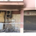La Guàrdia Urbana va precintar la zona afectada per l’incendi. - MAGDALENA ALTISENT