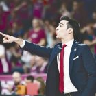 Gerard Encuentra, donant instruccions durant un partit al Barris Nord. - ACB PHOTO/POL PUERTAS