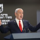 Benjamin Netanyahu, primer ministre d’Israel, durant la conferència de premsa. - EFE/EPA/ABIR SULTAN/POOL