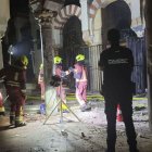 L’interior de la mesquita després del foc. - EFE / POLICIA NACIONAL