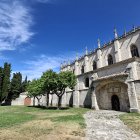 La Cartuja de Santa María de Miraflores está edificada en una loma conocida como Miraflores, situada a unos tres kilómetros de la ciudad de Burgos.